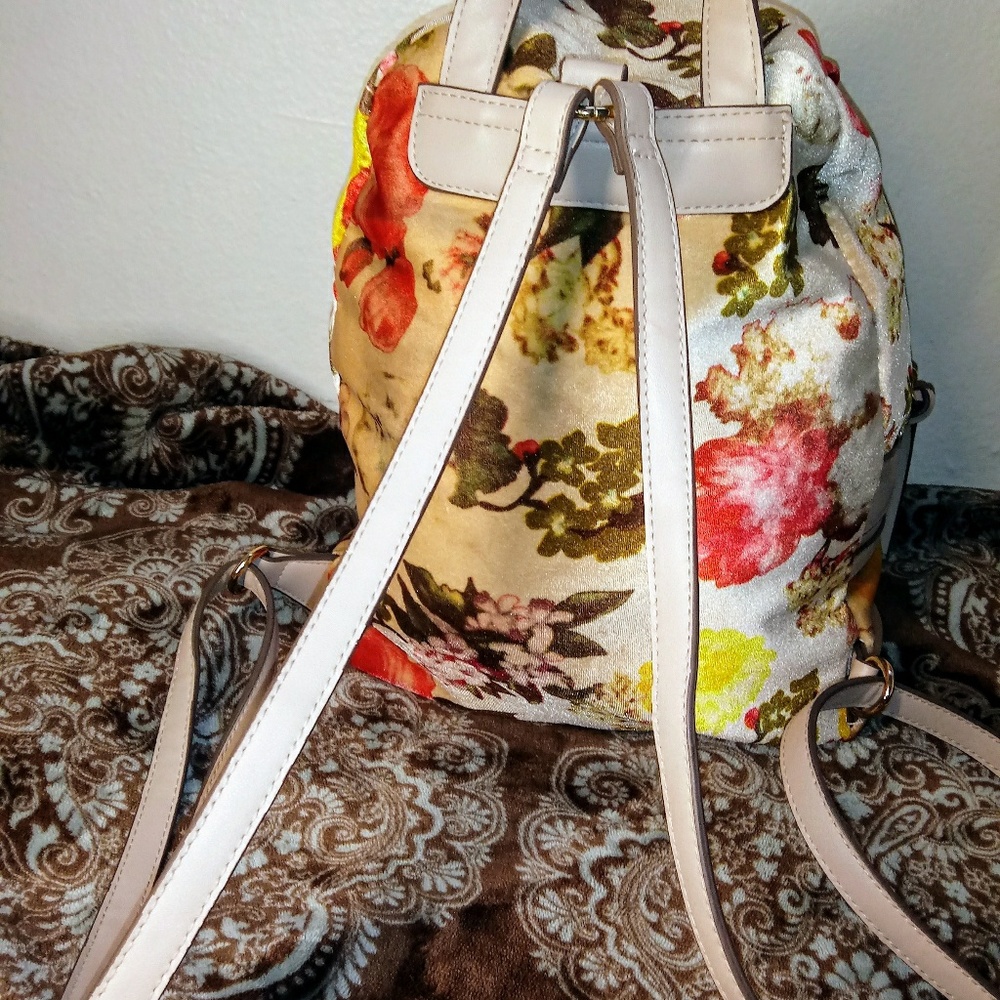 Cute small backpack❤ - Picture 2 of 5